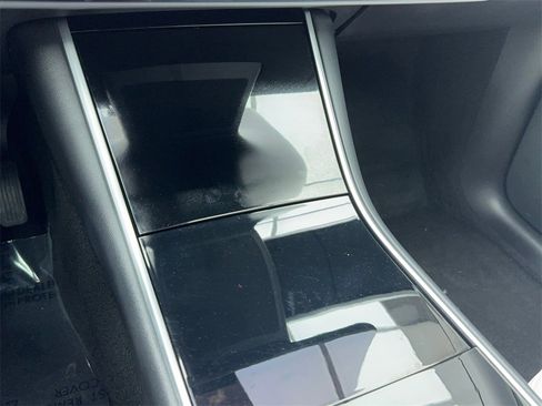 Used 2021 Tesla Model Y 2WD image 32