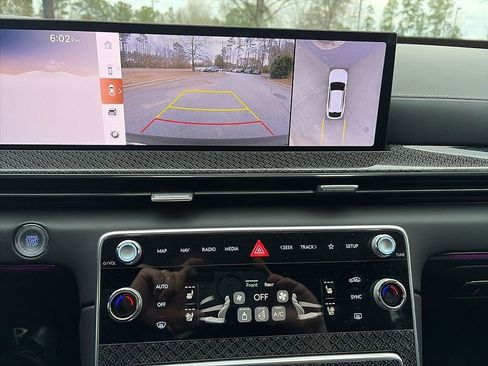 Used 2025 Genesis GV80 3.5T e-SC image 10