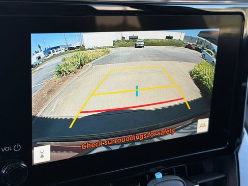Used 2024 Toyota Corolla Cross XLE w/ Convenience Package FWD image 21