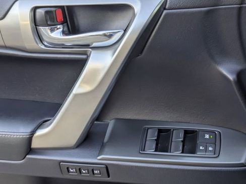 Used 2023 Lexus GX 460 Premium image 25