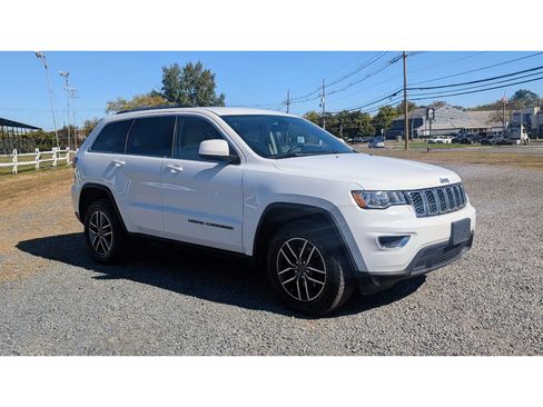 Used 2019 Jeep Grand Cherokee Laredo w/ 18" Wheel & 8.4" Radio Group image 3