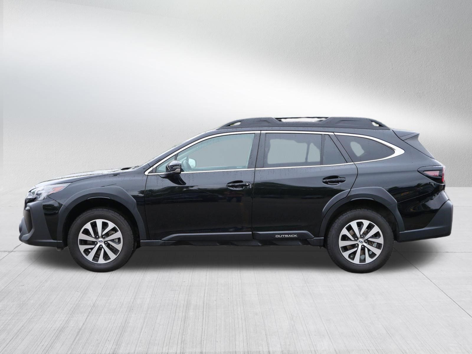 Used 2023 Subaru Outback Premium AWD/4WD image 4