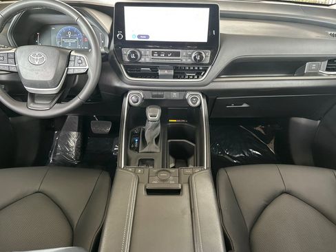 Certified 2025 Toyota Grand Highlander AWD image 17