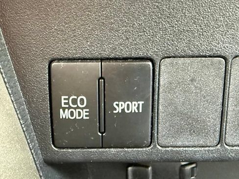 Used 2013 Toyota RAV4 LE AWD/4WD image 23