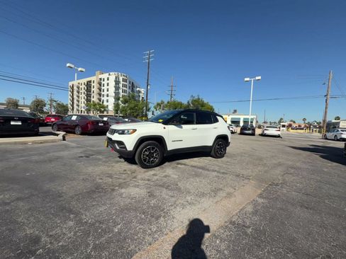 Used 2025 Jeep Compass Trailhawk AWD/4WD image 14