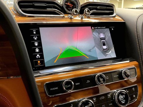 Used 2022 Bentley Bentayga image 25