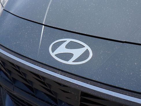 Used 2025 Hyundai Elantra Sport image 2