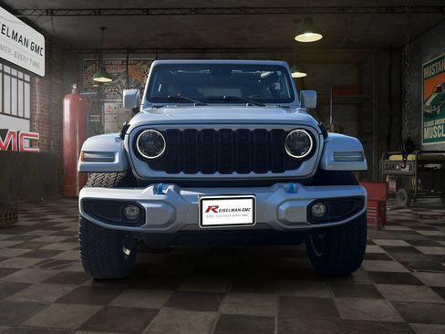 Used 2024 Jeep Wrangler High Altitude AWD/4WD image 2