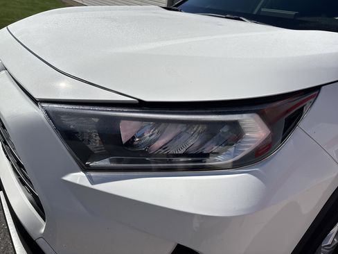 Used 2019 Toyota RAV4 XLE w/ All Weather Liner Package AWD/4WD image 10