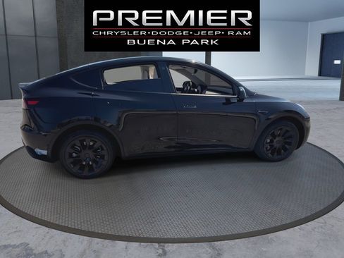 Used 2021 Tesla Model Y Long Range AWD/4WD image 8
