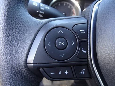 Used 2020 Toyota Camry LE w/ Convenience Package image 10