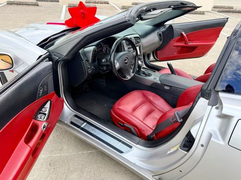 Used 2007 Chevrolet Corvette Coupe w/ Preferred Equipment Group RWD image 30