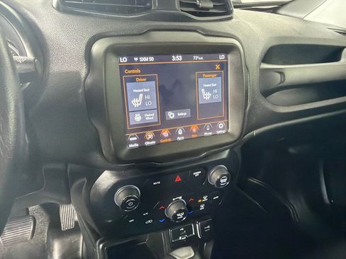 Used 2020 Jeep Renegade Altitude w/ UConnect 8.4 Nav Group FWD image 16