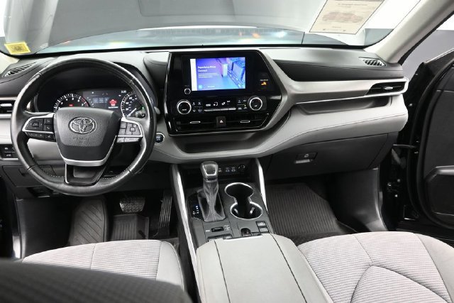 Used 2023 Toyota Highlander LE AWD/4WD image 28