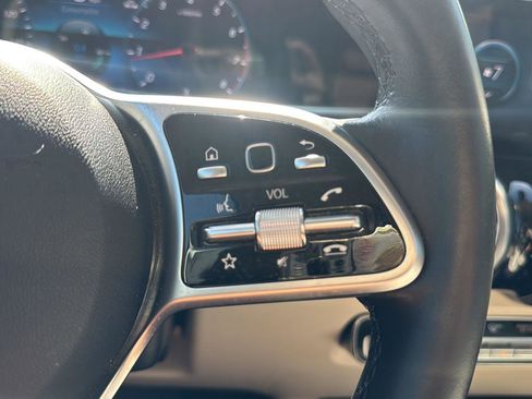 Used 2023 Mercedes-Benz GLB 250 image 32