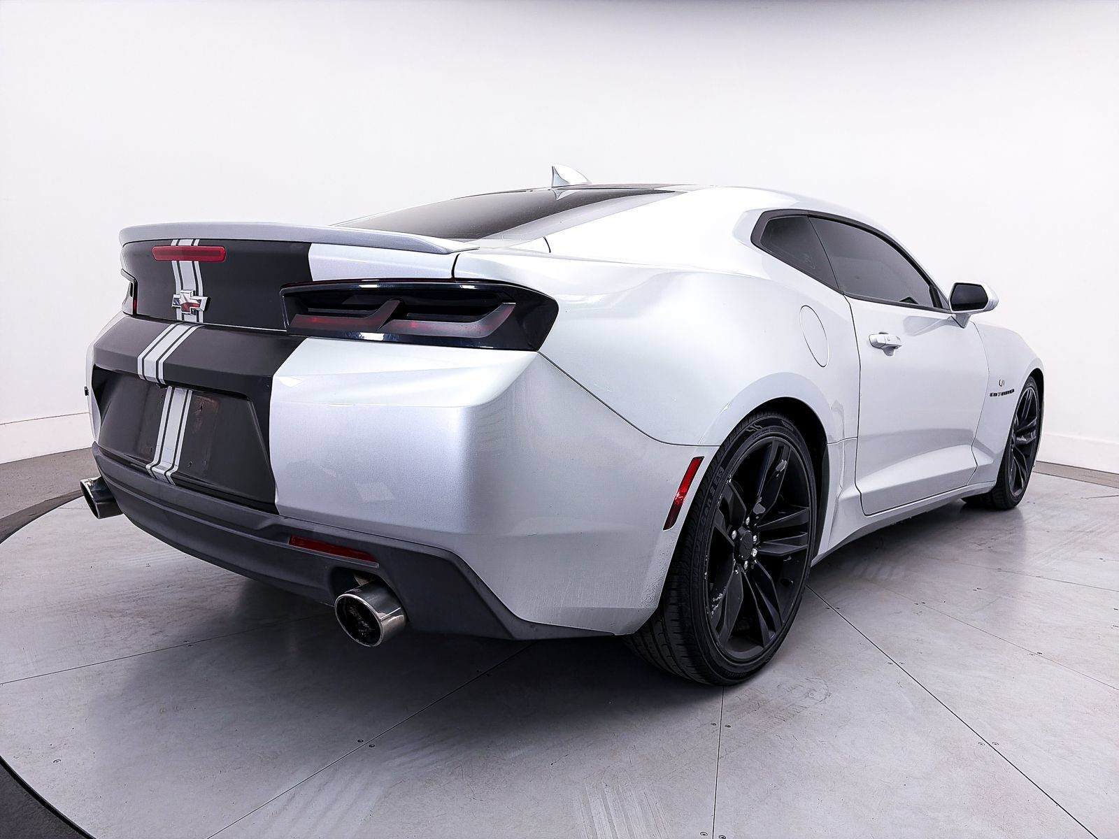 Used 2018 Chevrolet Camaro LT w/ RS Package RWD image 10