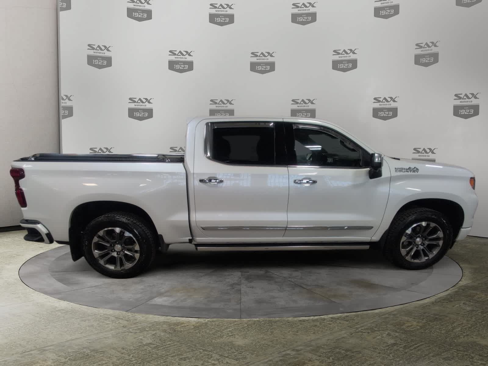 Used 2023 Chevrolet Silverado 1500 High Country AWD/4WD image 6