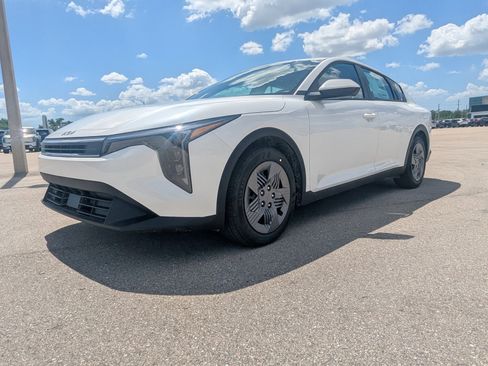 New 2026 Kia K4 FWD image 8