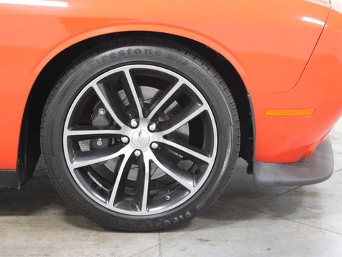 Used 2016 Dodge Challenger R/T Scat Pack w/ Leather Interior Group image 12
