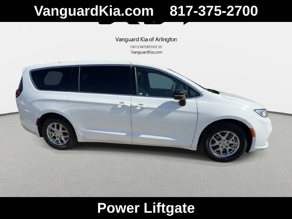 Used 2025 Chrysler Pacifica Select FWD image 10