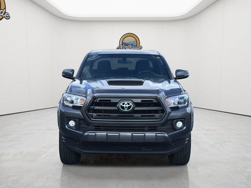 Used 2017 Toyota Tacoma TRD Sport AWD/4WD image 20