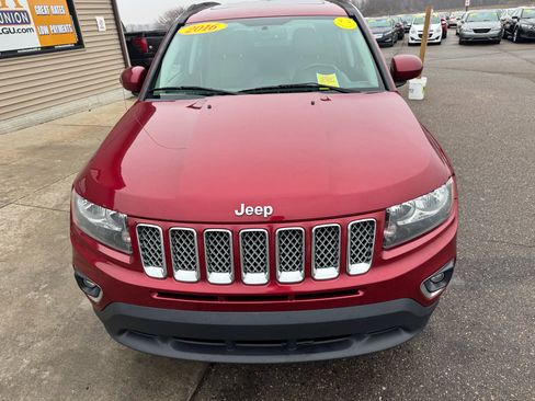 Used 2016 Jeep Compass High Altitude image 2