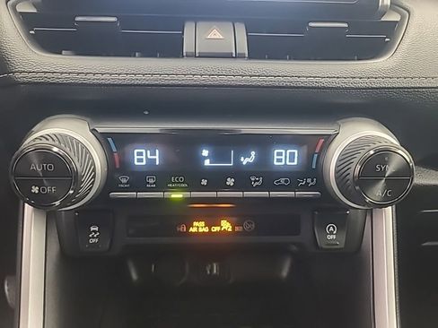 Used 2025 Toyota RAV4 XLE AWD/4WD image 35