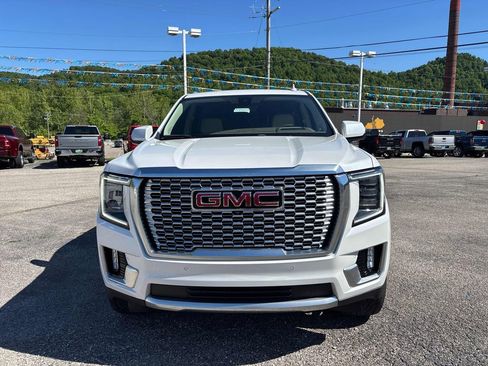 Used 2021 GMC Yukon Denali w/ Denali Premium Package AWD/4WD image 8