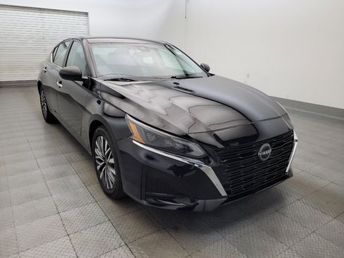 Used 2024 Nissan Altima 2.5 SV FWD image 13