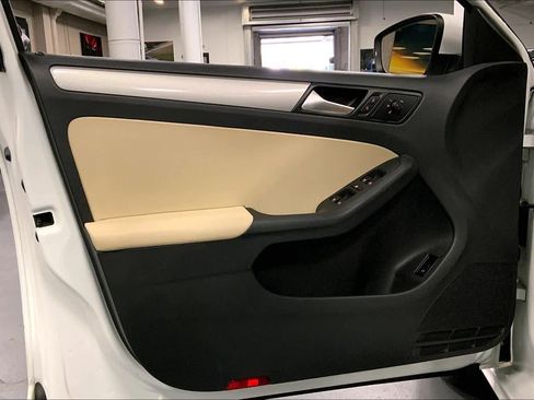 Used 2017 Volkswagen Jetta SE image 21