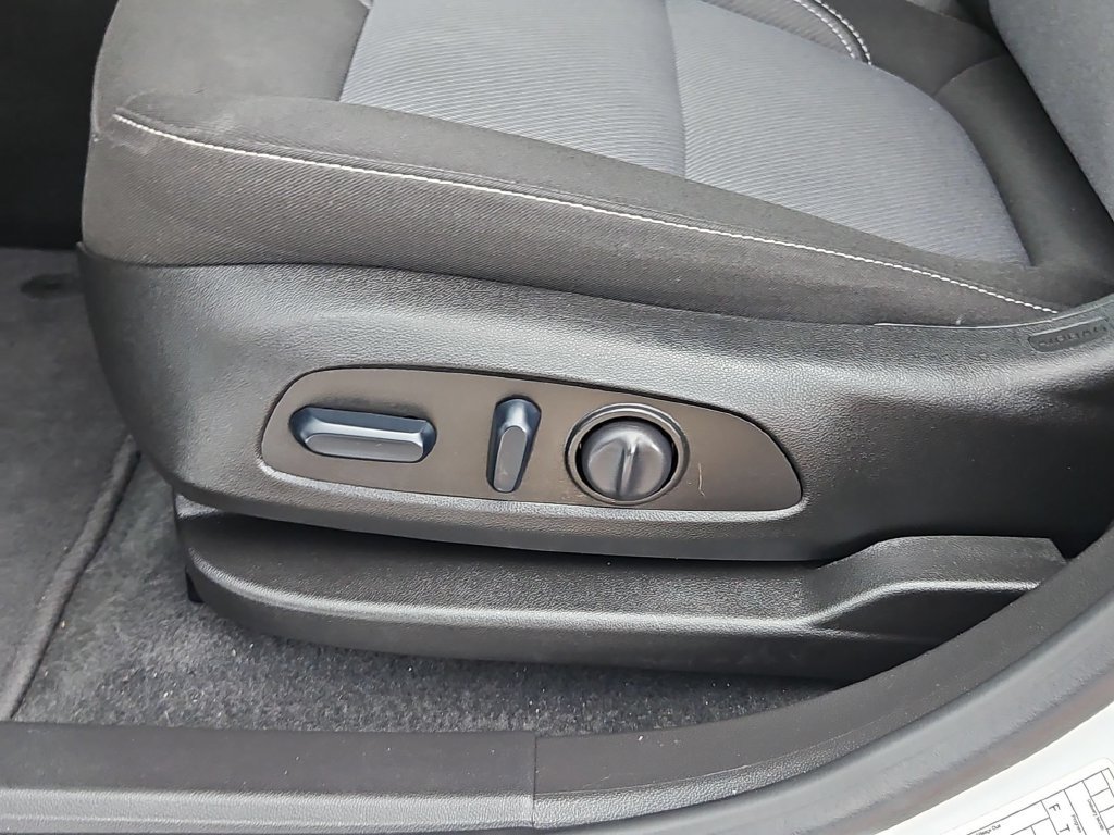 Used 2025 Chevrolet Blazer LT FWD image 14