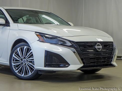 Used 2024 Nissan Altima 2.5 SL AWD/4WD image 3