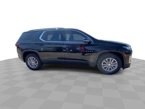 Used 2023 Chevrolet Traverse LT w/ Rear Camera Mirror Package image 3