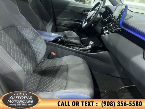 Used 2022 Toyota C-HR XLE FWD image 13