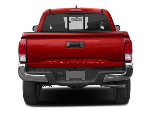 Used 2017 Toyota Tacoma SR5 w/ SR5 Appearance Package (SM) AWD/4WD image 5