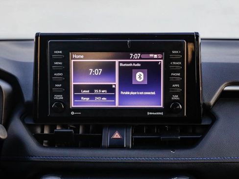 Used 2022 Toyota RAV4 SE image 15