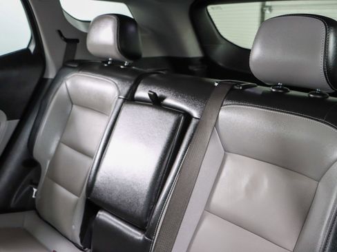 Used 2023 GMC Terrain SLT image 24