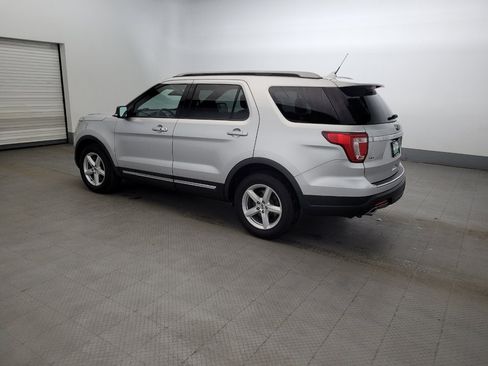 Used 2018 Ford Explorer XLT w/ Equipment Group 202A FWD image 3