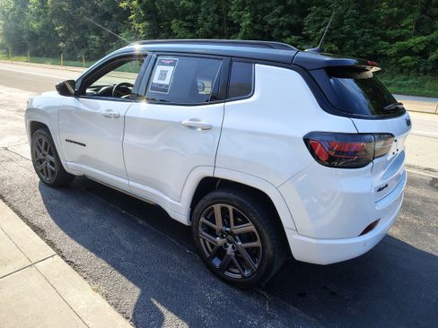 Certified 2025 Jeep Compass Limited w/ High Altitude Package AWD/4WD image 7