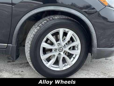 Used 2018 Nissan Rogue SV w/ Premium Package image 14