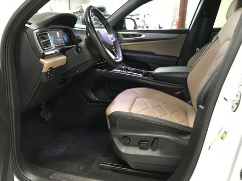 Used 2024 Volkswagen Atlas Cross Sport SE image 6