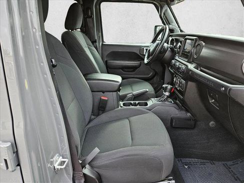 Used 2022 Jeep Wrangler Unlimited Sport AWD/4WD image 17
