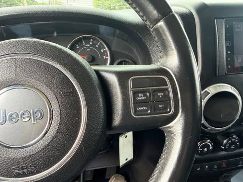 Used 2014 Jeep Wrangler Unlimited Rubicon w/ Connectivity Group AWD/4WD image 25
