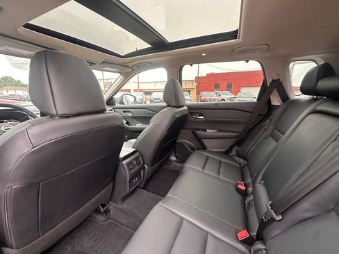 Certified 2025 Nissan Rogue SV w/ SV Premium Package FWD image 17