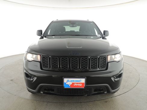 Used 2019 Jeep Grand Cherokee Laredo image 2