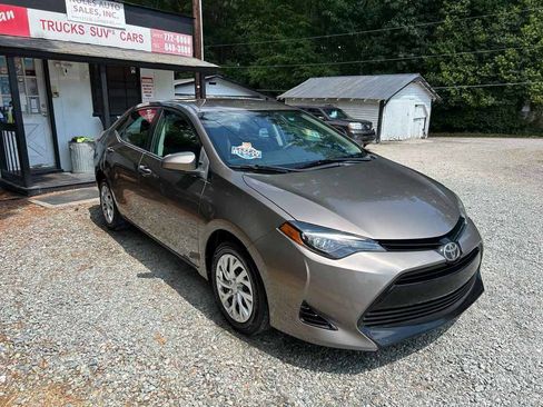 Used 2017 Toyota Corolla LE FWD image 1