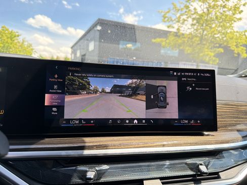 Used 2025 BMW X5 sDrive40i w/ M Sport Package RWD image 21
