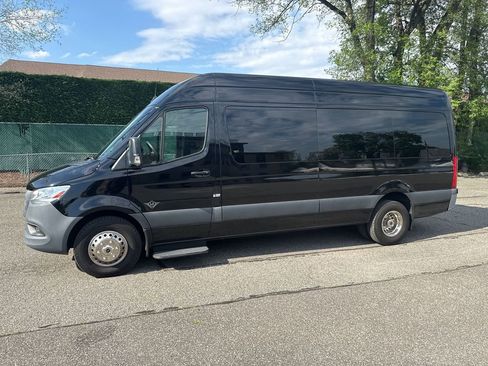 Used 2021 Mercedes-Benz Sprinter 3500 image 3
