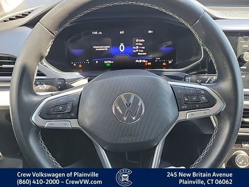 Used 2023 Volkswagen Taos SE w/ Panoramic Sunroof Package image 5