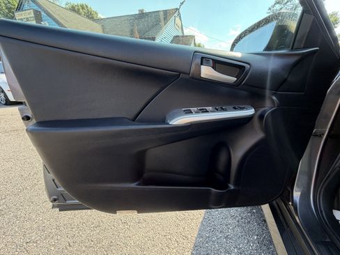 Used 2014 Toyota Camry SE FWD image 12